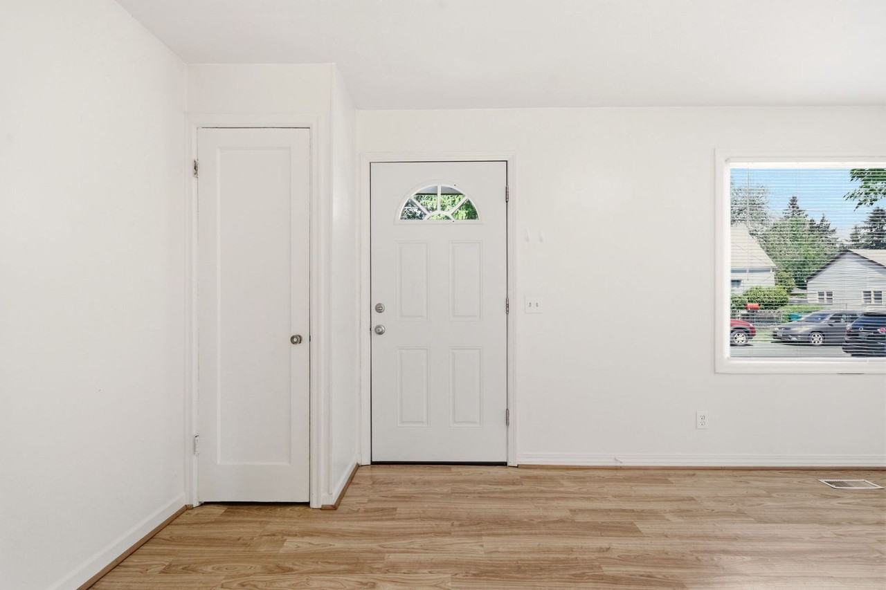 6044 Se Henderson St - Photo 2 of 30