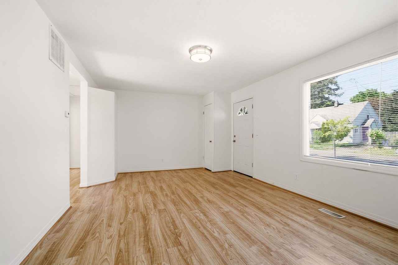 6044 Se Henderson St - Photo 3 of 30