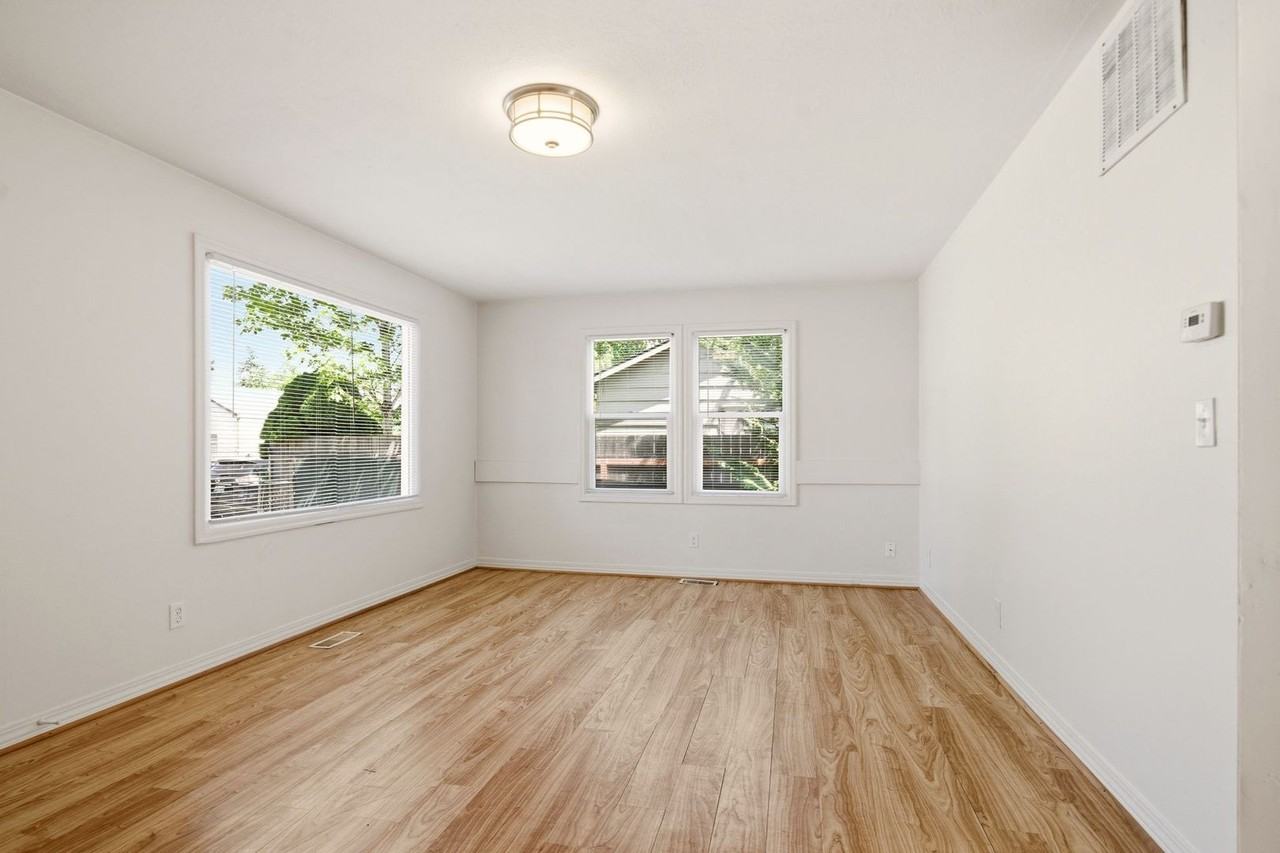 6044 Se Henderson St - Photo 5 of 30