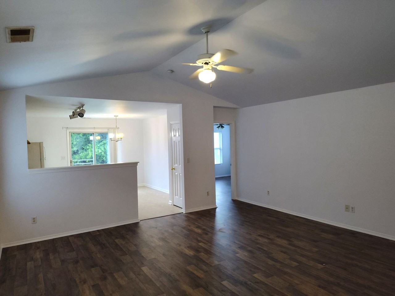 2502 Buckleigh Dr - Photo 2 of 7