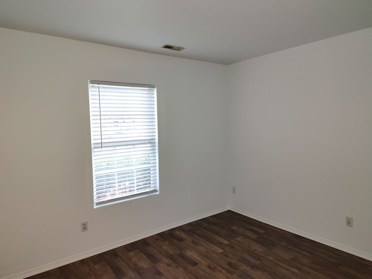 2502 Buckleigh Dr - Photo 3 of 7