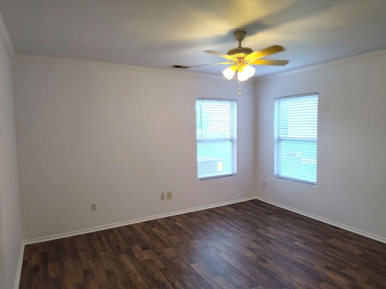 2502 Buckleigh Dr - Photo 4 of 7
