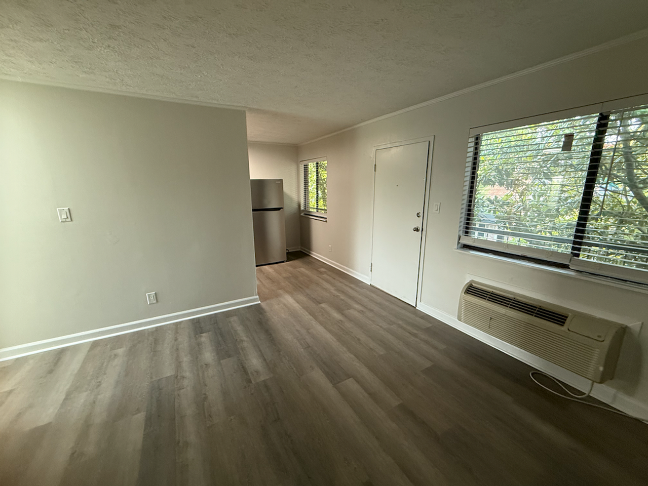 2718 Painter Ave - Photo 2 of 14