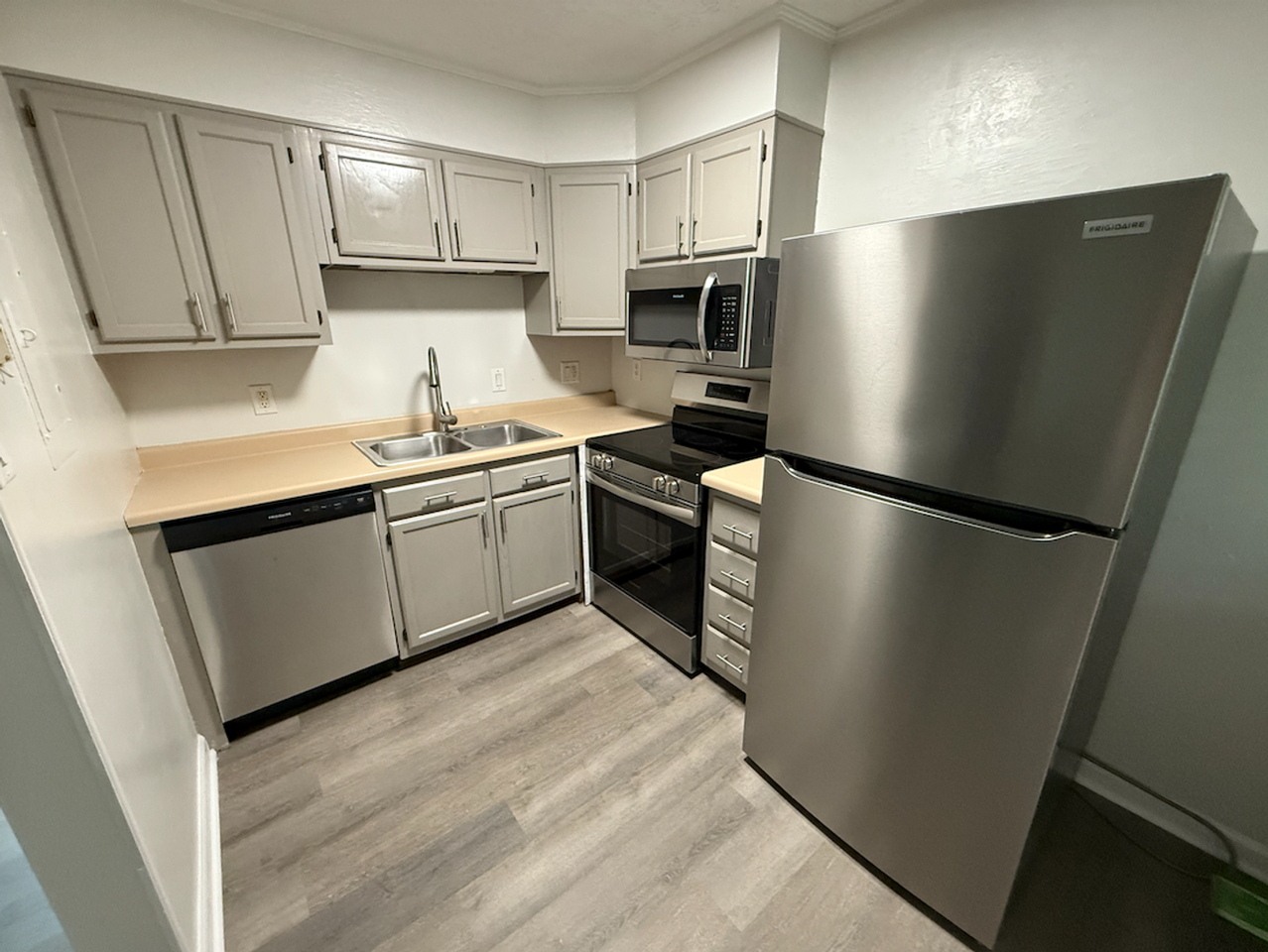 2718 Painter Ave - Photo 4 of 14