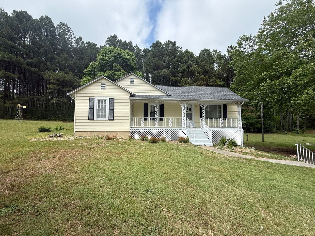 1183 Rainbow Rd - Photo 2 of 15