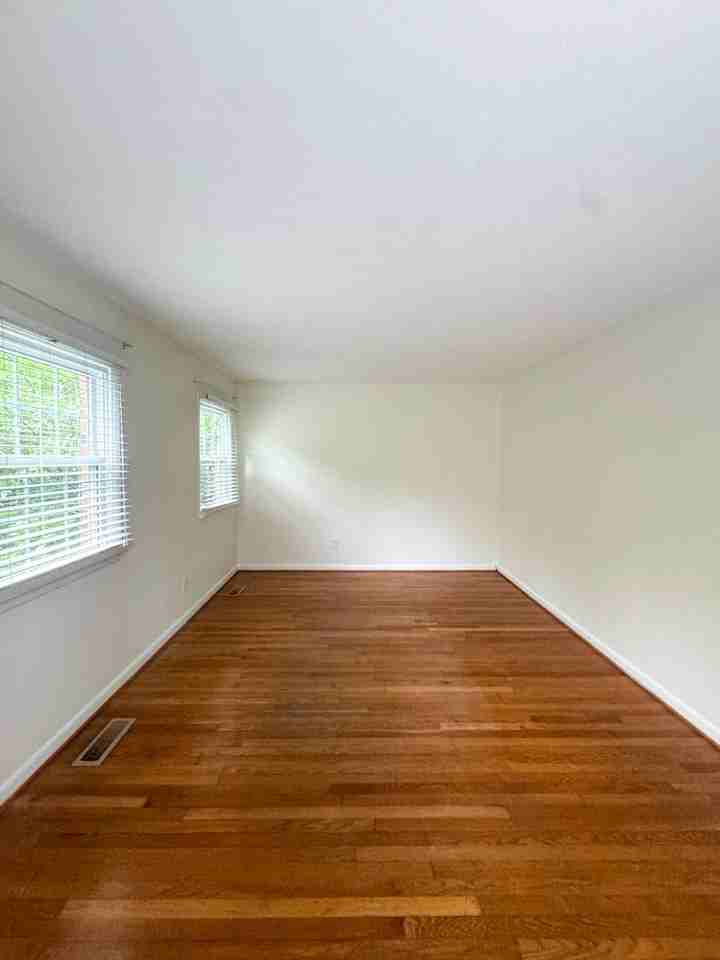 726 Dandridge Dr - Photo 2 of 24