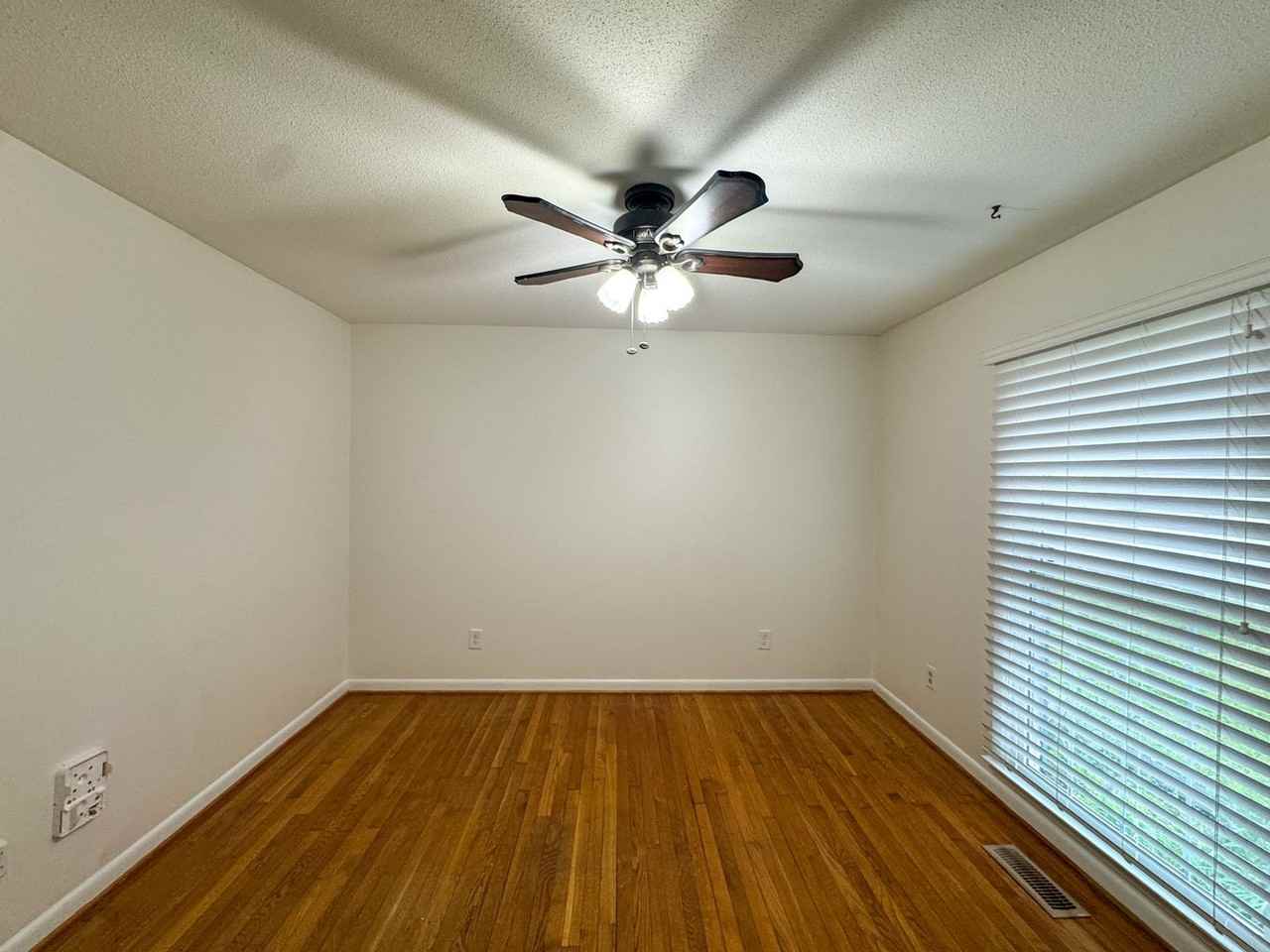 726 Dandridge Dr - Photo 4 of 24