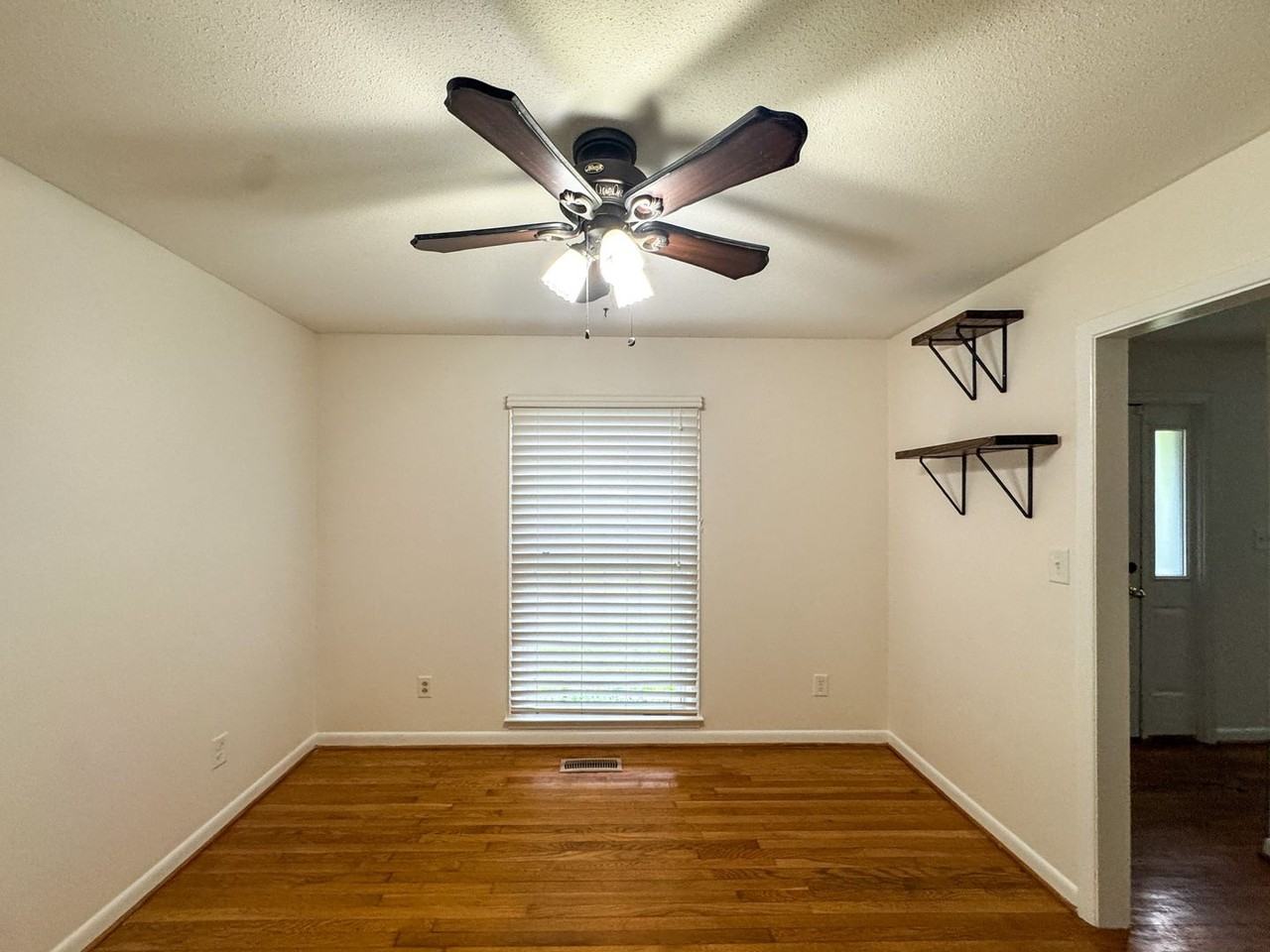 726 Dandridge Dr - Photo 6 of 24