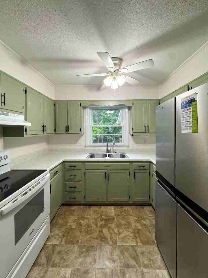 726 Dandridge Dr - Photo 7 of 24