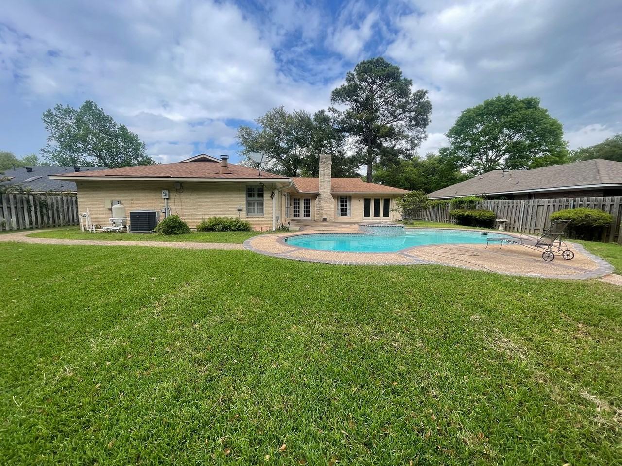 7416 Camelback Dr - Photo 2 of 16