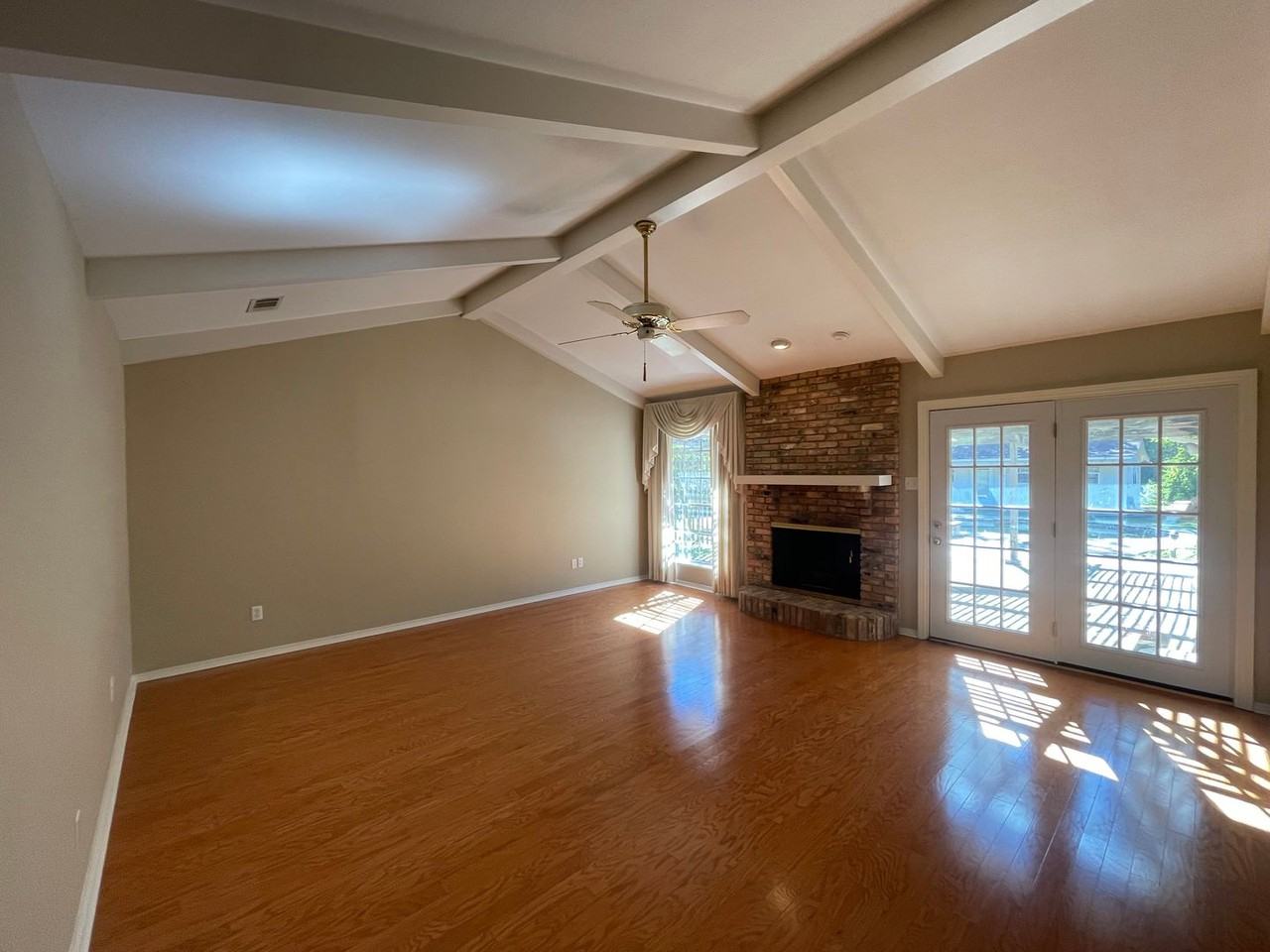 7416 Camelback Dr - Photo 4 of 16