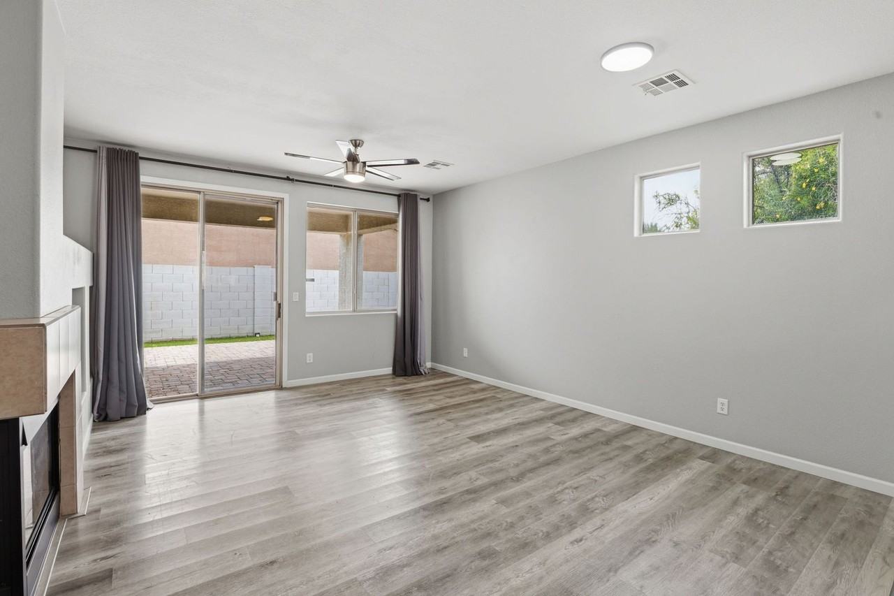 2047 S Jefferson - Photo 5 of 29