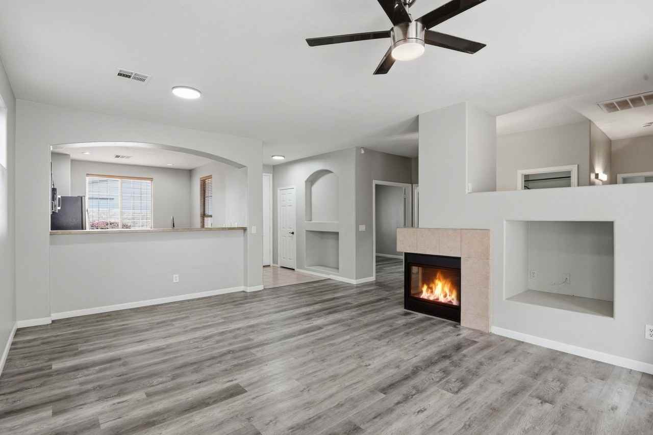 2047 S Jefferson - Photo 6 of 29