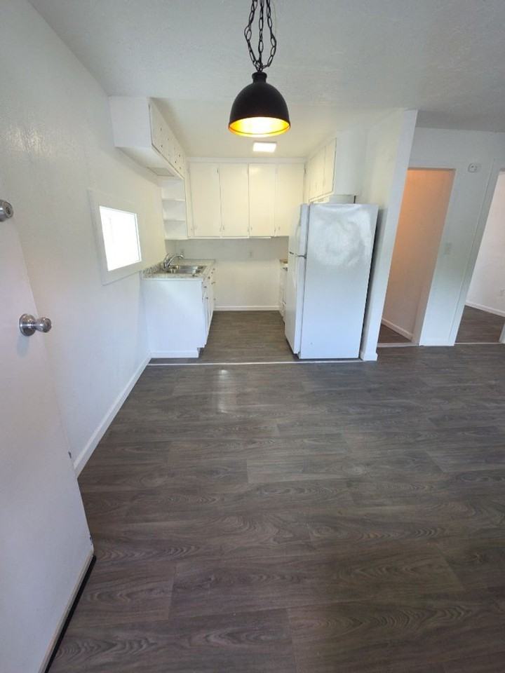 13451 Lakeshore Dr - Photo 2 of 29