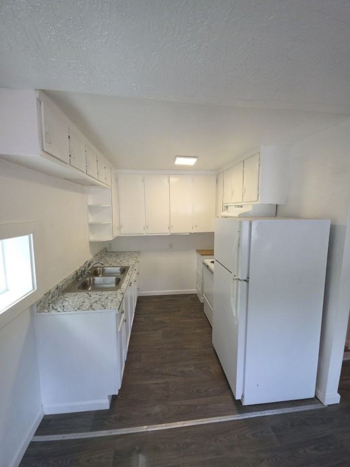 13451 Lakeshore Dr - Photo 4 of 29