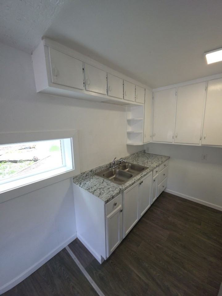 13451 Lakeshore Dr - Photo 5 of 29