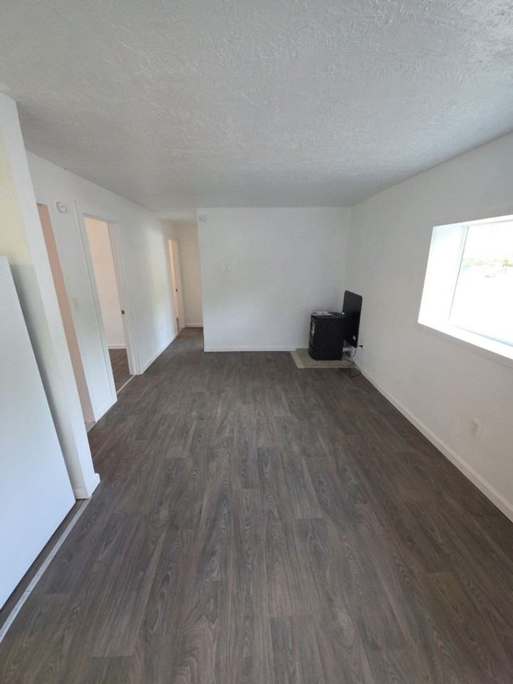 13451 Lakeshore Dr - Photo 7 of 29
