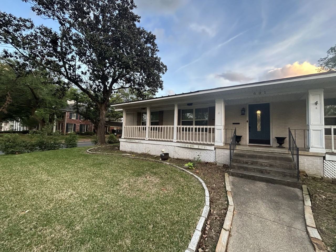 601 Linden St - Photo 2 of 40