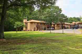 1100 Woodlawn Ave - Photo 1 of 1