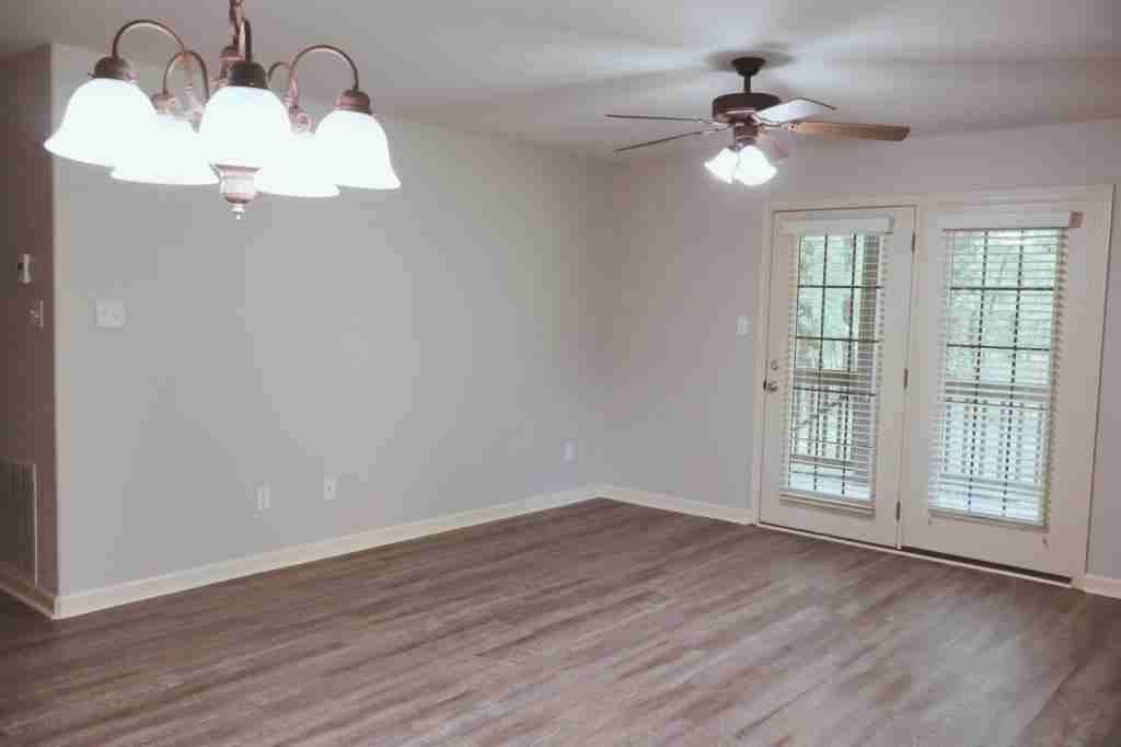 1100 Woodlawn Ave - Photo 4 of 32