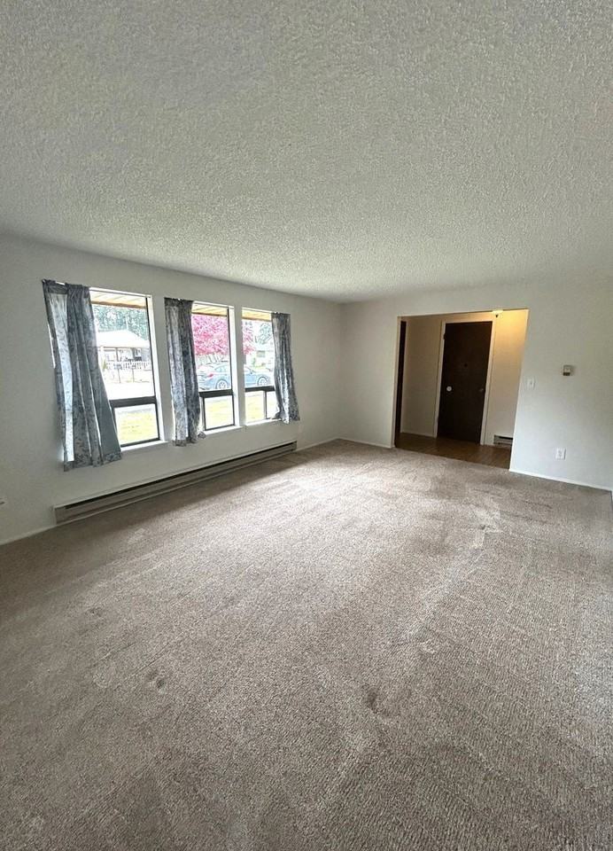 4616 109th Pl Ne - Photo 3 of 18