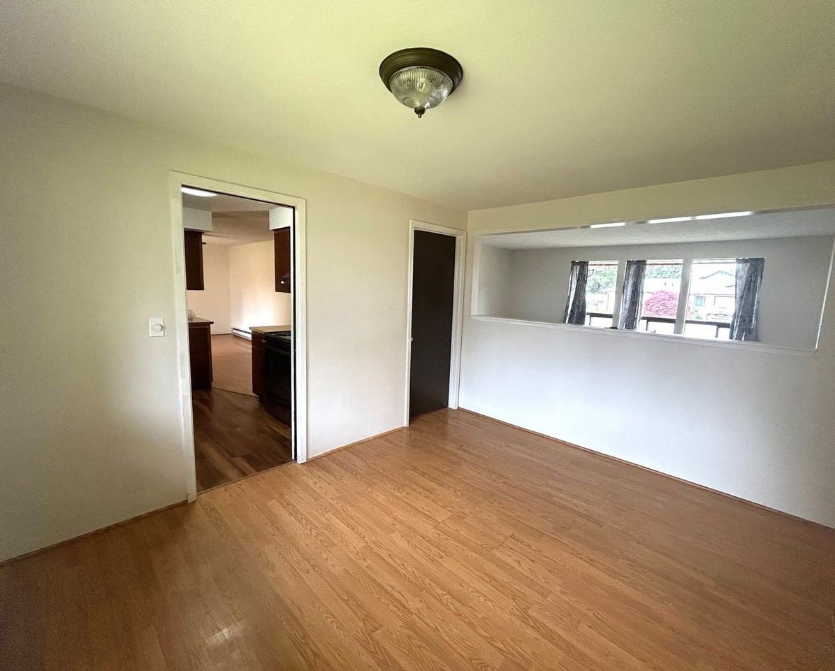 4616 109th Pl Ne - Photo 6 of 18