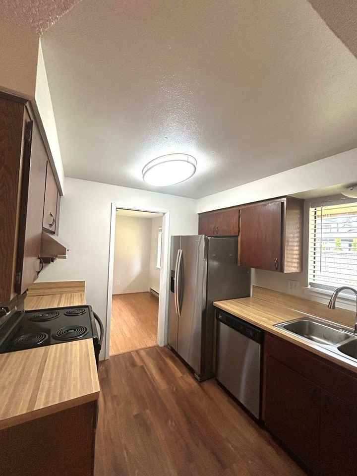 4616 109th Pl Ne - Photo 7 of 18
