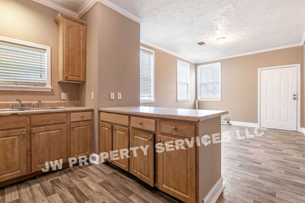 1414A Sumner St - Photo 3 of 10