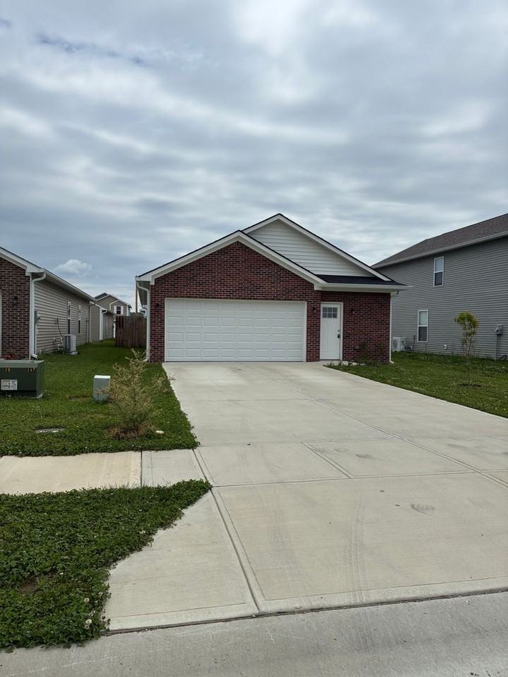 1431 Wigwam Ln - Photo 2 of 19