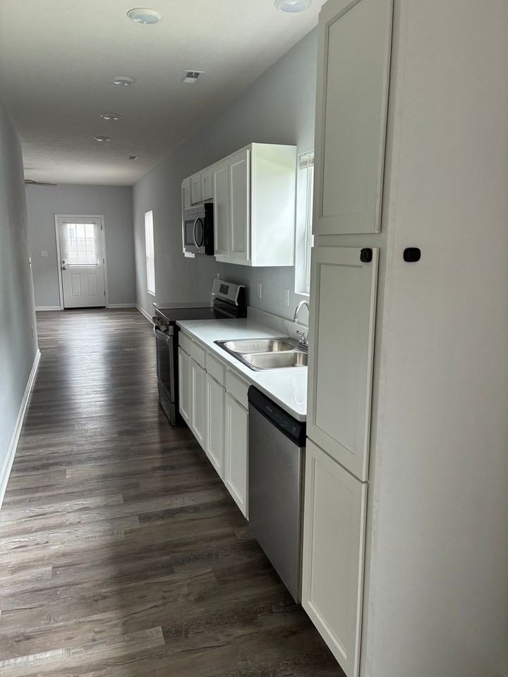1431 Wigwam Ln - Photo 4 of 19