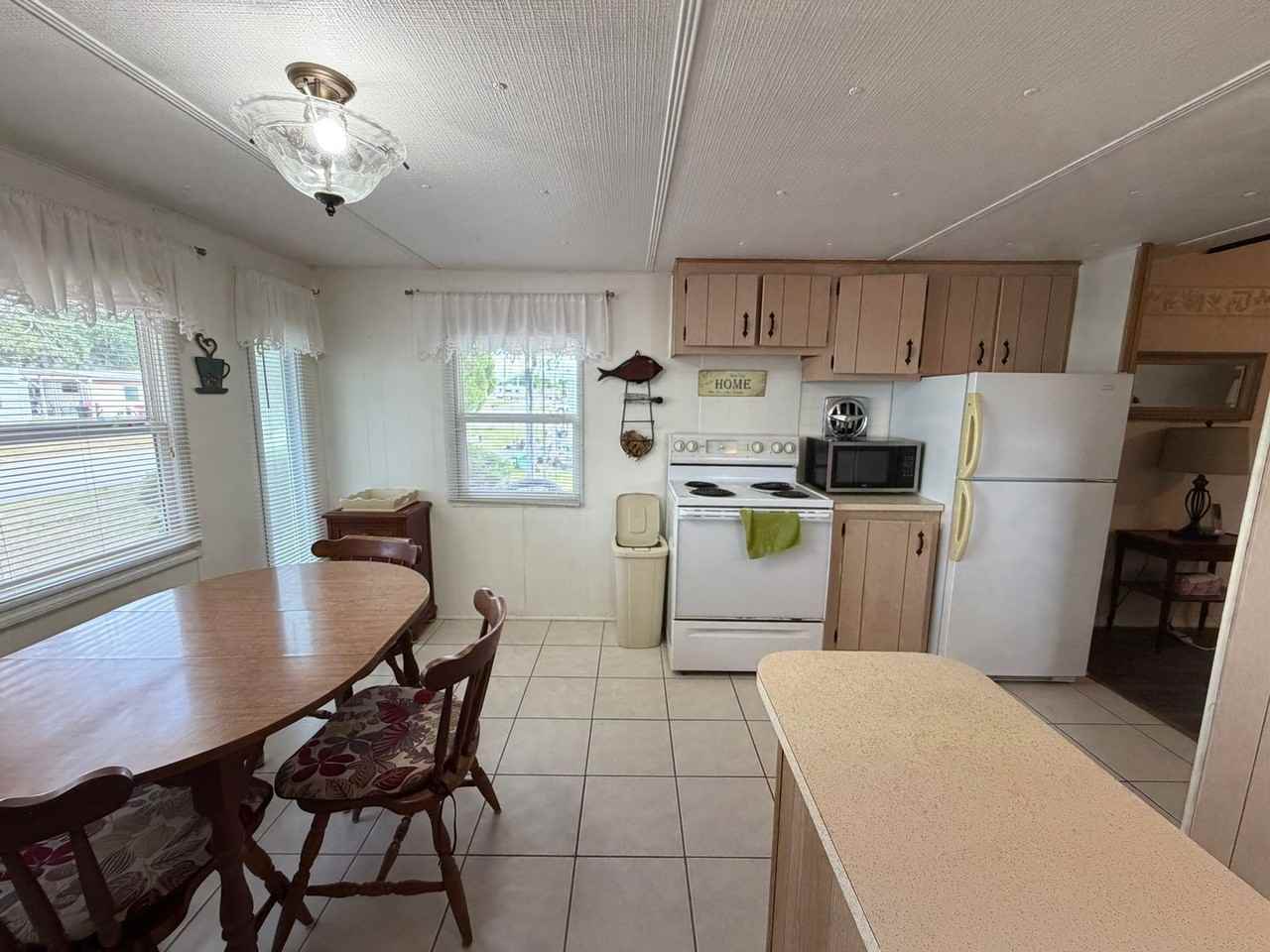 4833 Royal Palm Dr - Photo 5 of 10
