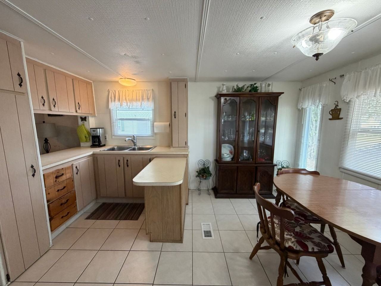 4833 Royal Palm Dr - Photo 6 of 10