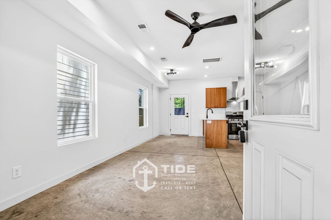 5808 Knight St - Photo 4 of 35
