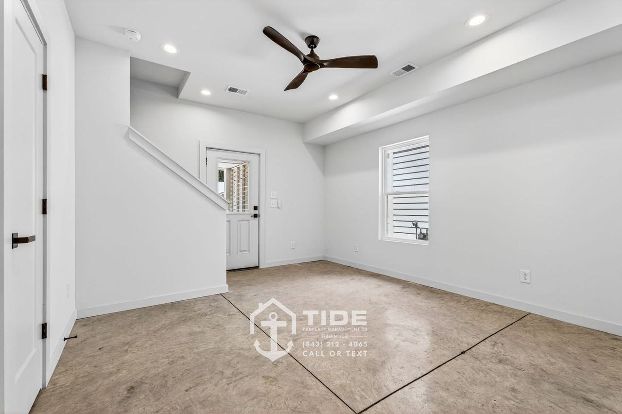 5808 Knight St - Photo 6 of 35