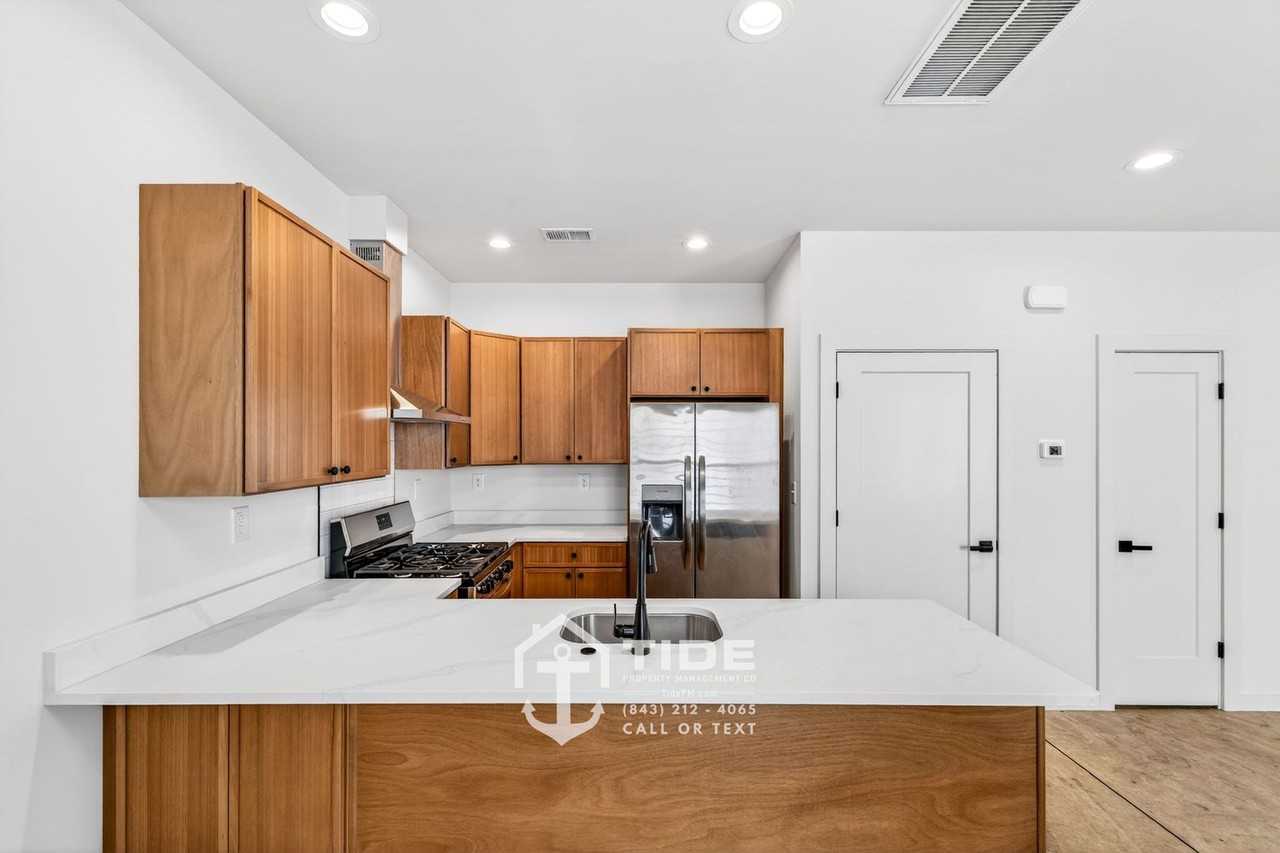 5808 Knight St - Photo 2 of 35