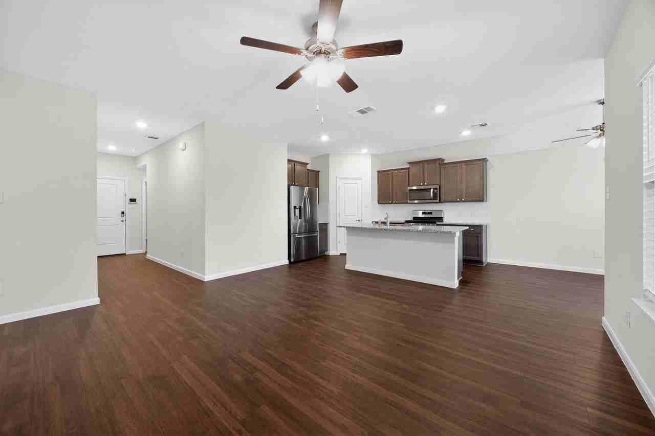 719 Stampede Ln - Photo 3 of 20