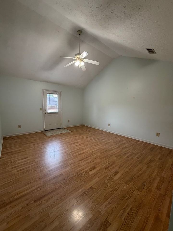 460 E Veterans Blvd - Photo 3 of 12