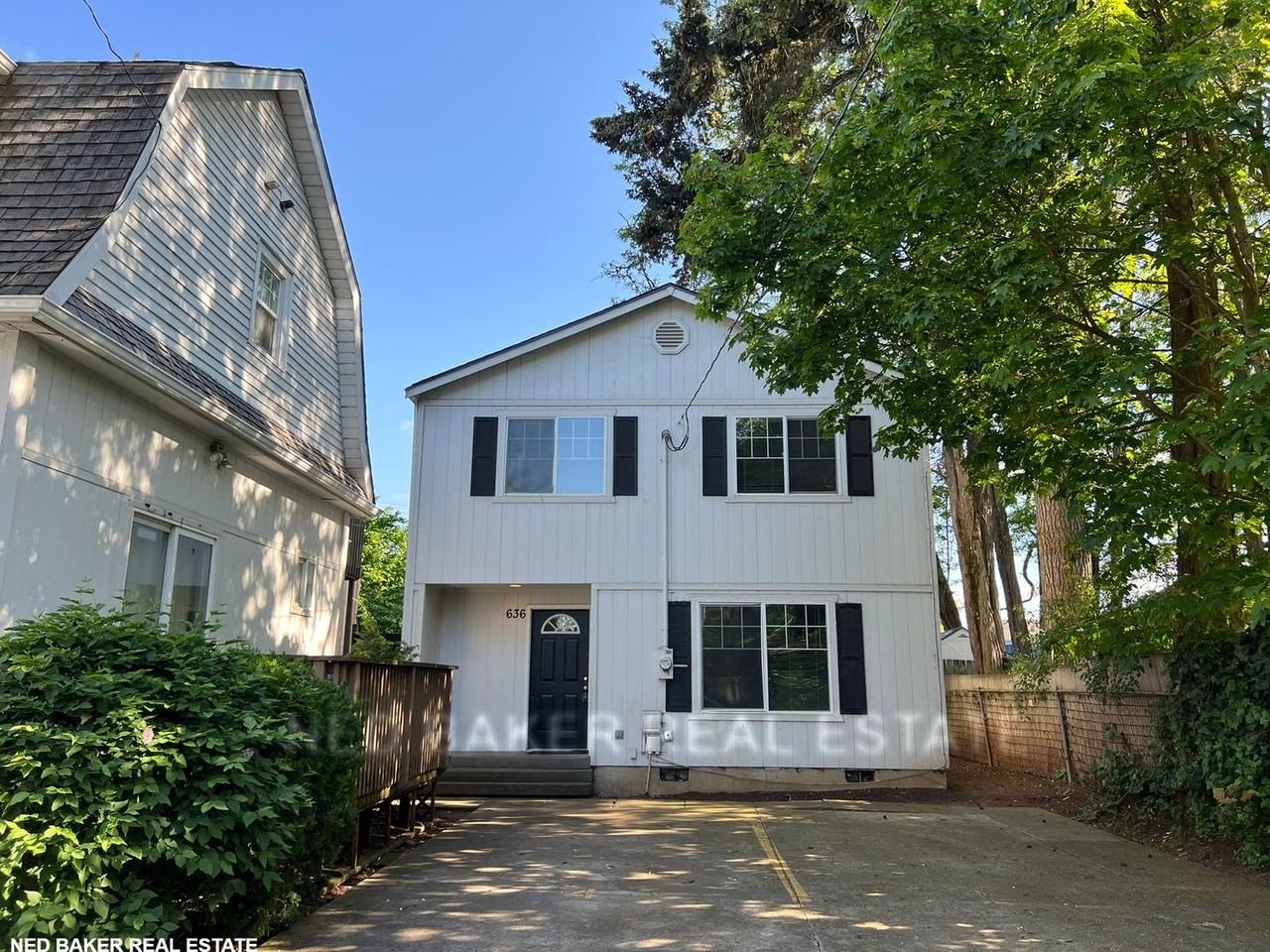 636 Browning Ave S - Photo 2 of 32