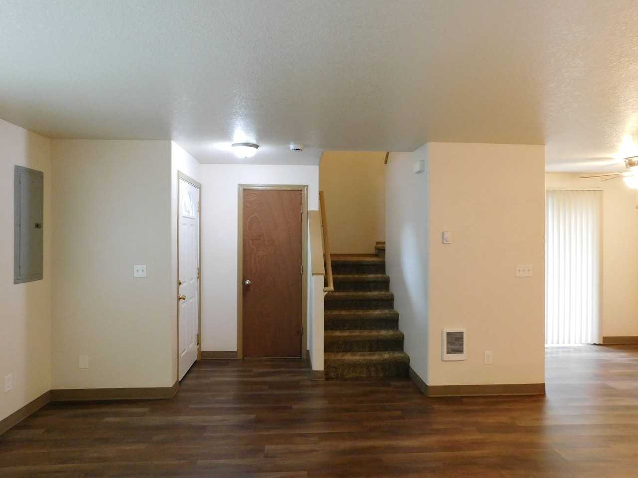 636 Browning Ave S - Photo 6 of 32
