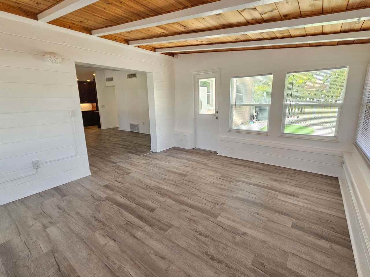 341 Bayshore Dr - Photo 7 of 46