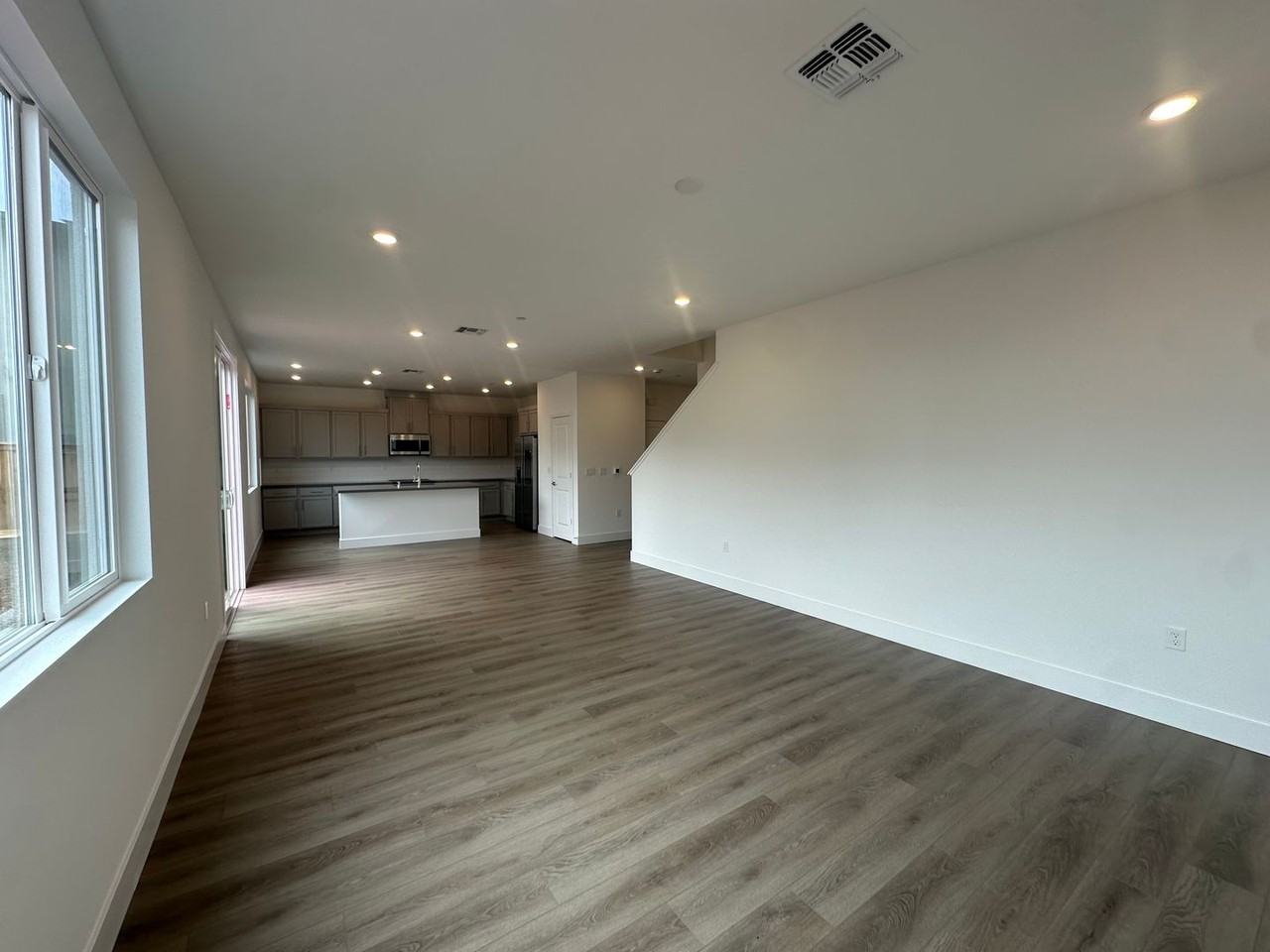 2824 Wrangell St - Photo 3 of 26