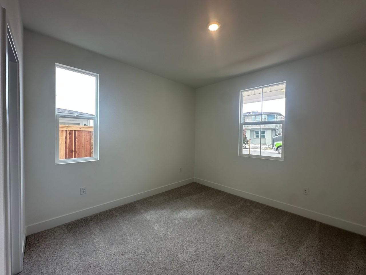 2824 Wrangell St - Photo 6 of 26