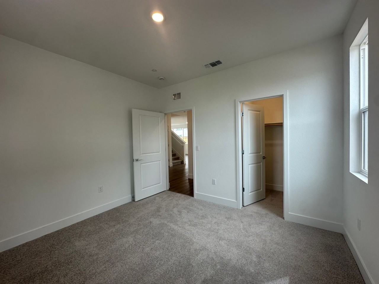 2824 Wrangell St - Photo 7 of 26