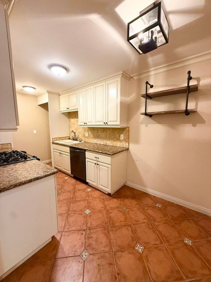 645 Temple Ave #3 - Photo 3 of 8