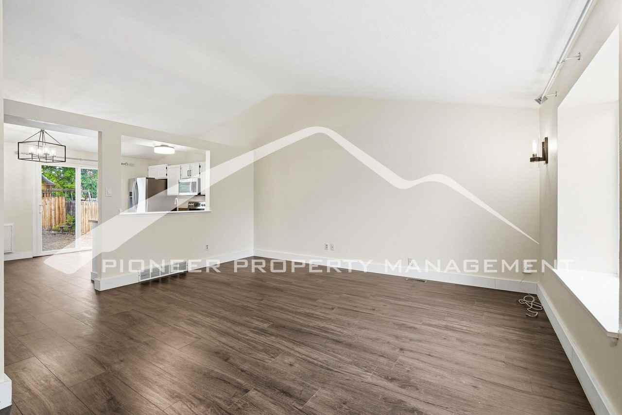1729 Tulip St - Photo 3 of 29