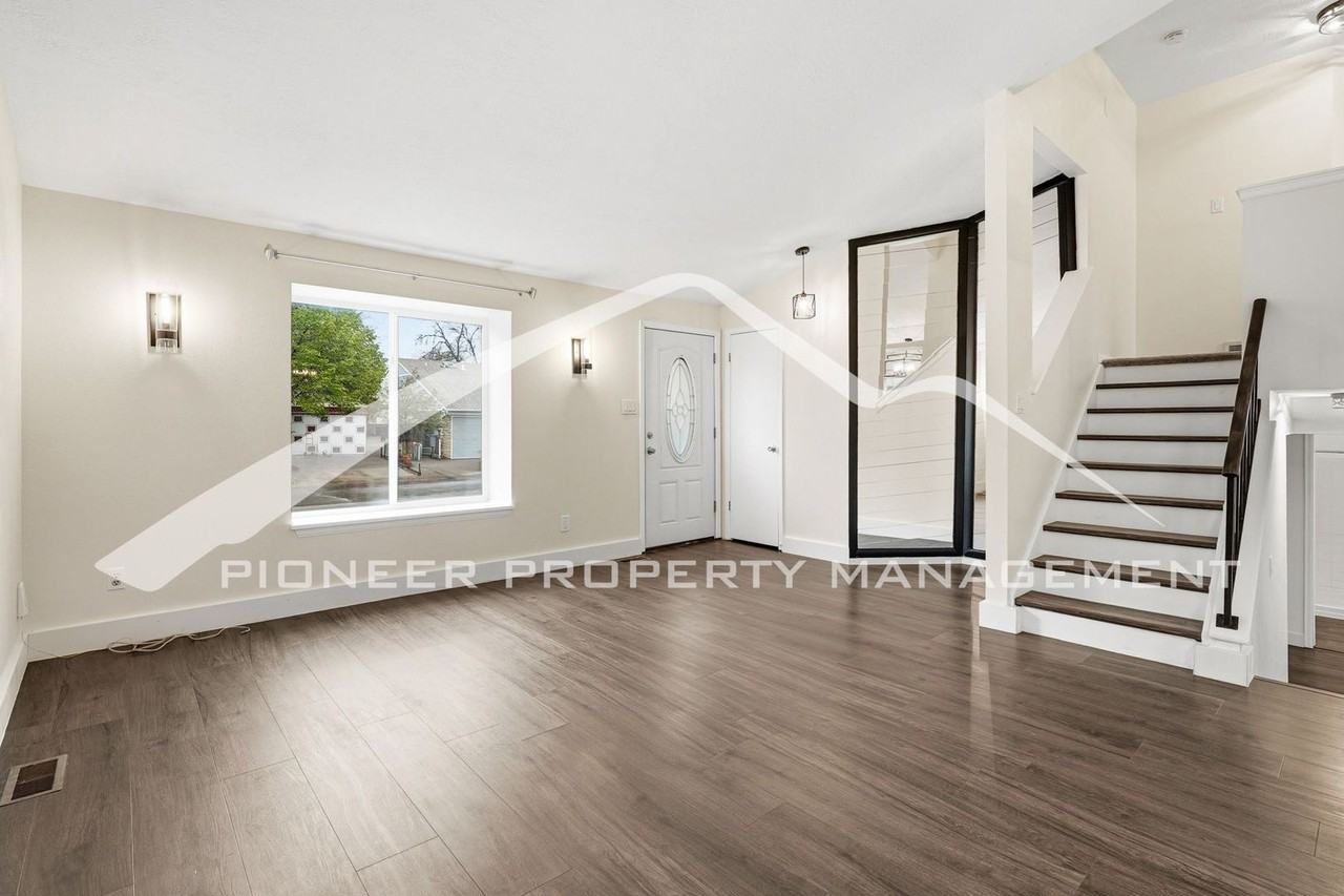 1729 Tulip St - Photo 5 of 29