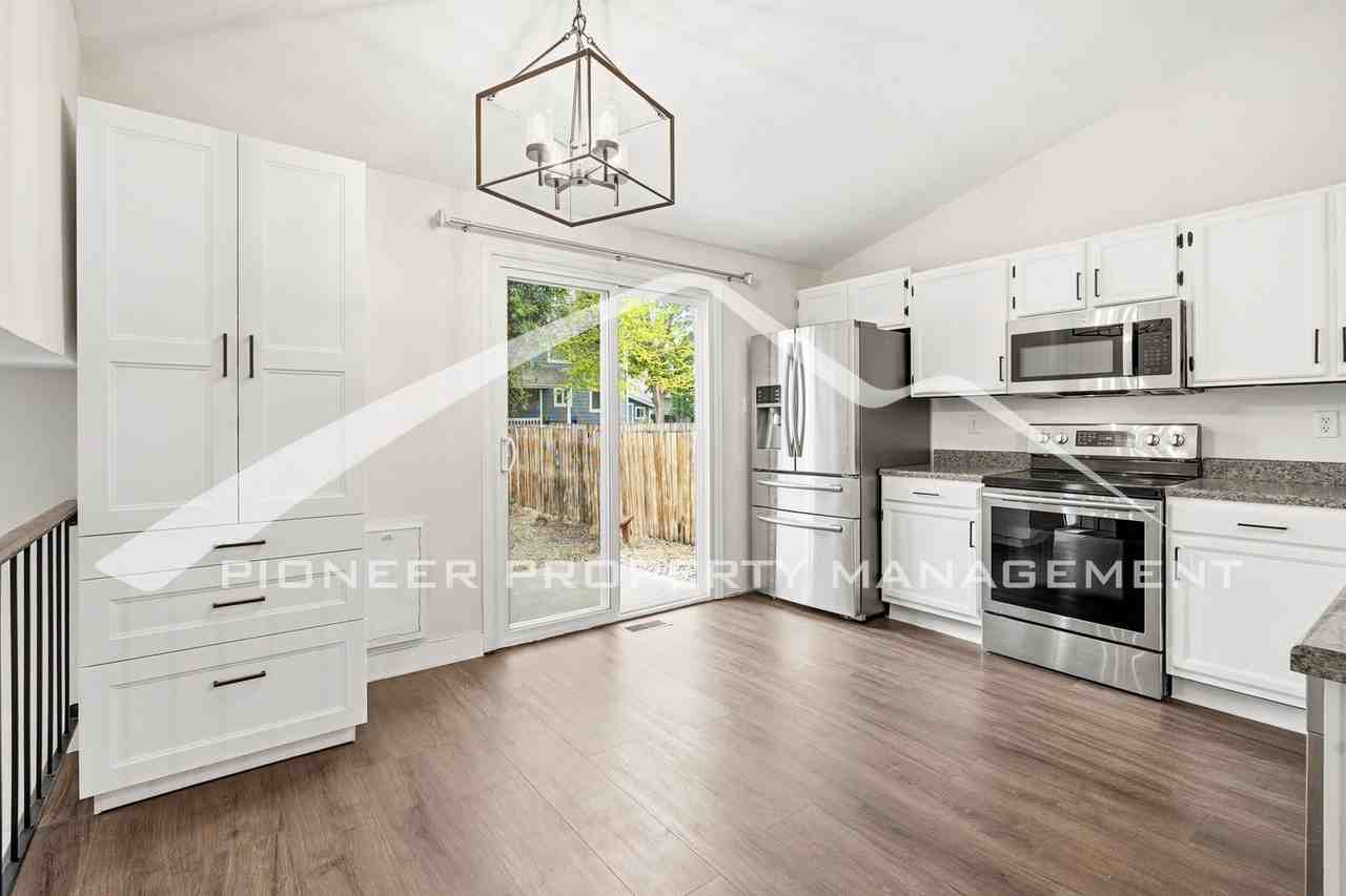 1729 Tulip St - Photo 7 of 29