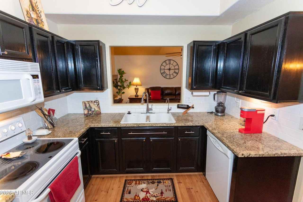 9223 W Kings Ave - Photo 3 of 36