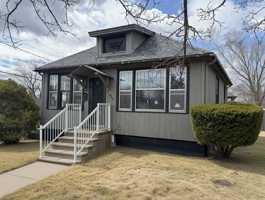 featured image of 619 N 18th Ave E