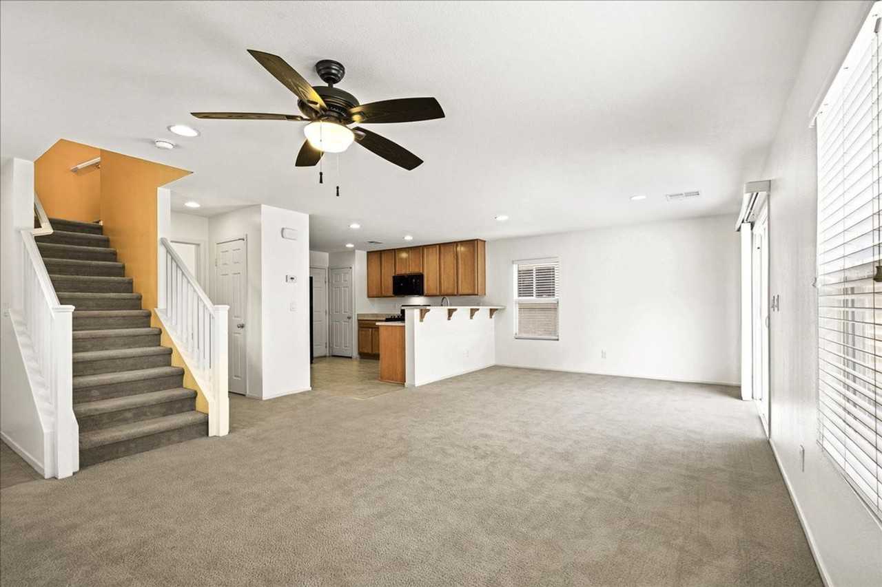 8640 Bella Sparkle Ave - Photo 4 of 21
